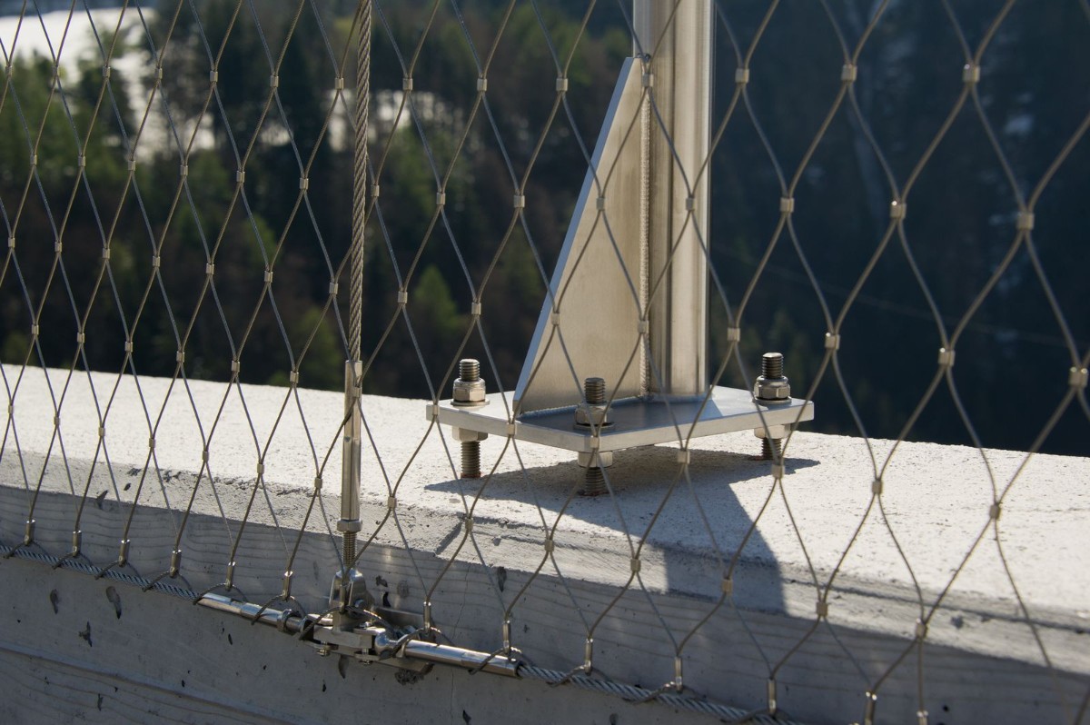 Application of Stainless Steel Wire Rope Net in Bridge Protection and Expert Evaluation